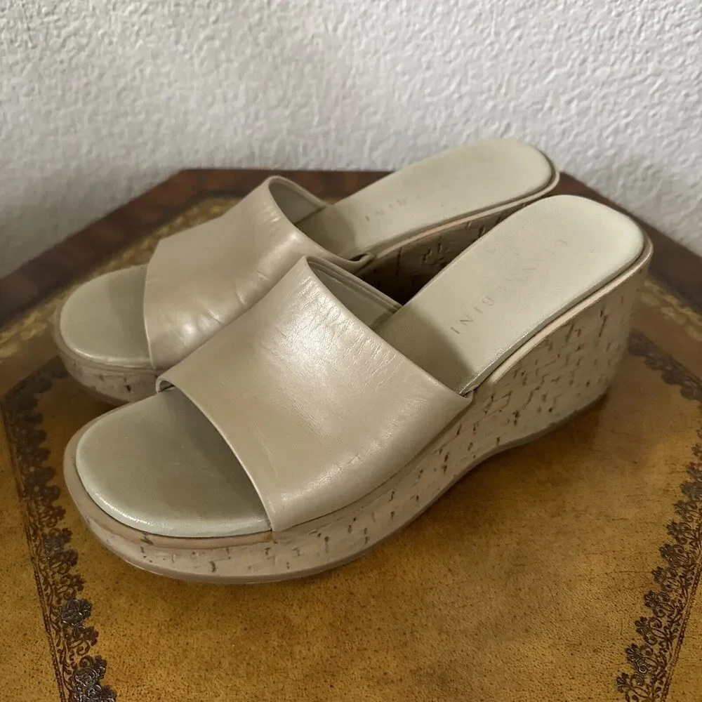 Gianni Bini Light Gold Sandals‎ Womens 7.5 M Cork Wedge Platform Heels Slides